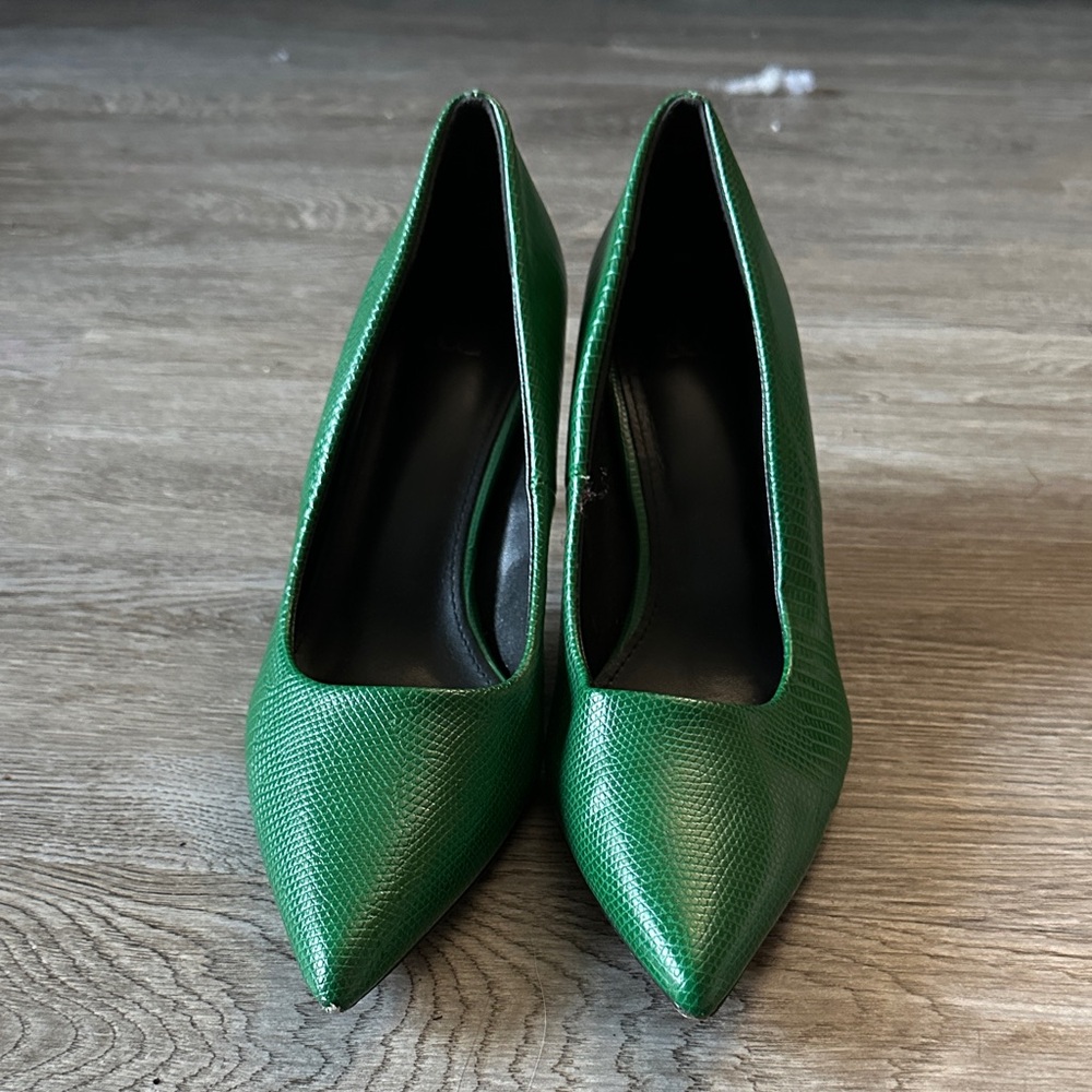 Elegant Green Stiletto Heels - Picture 2 of 3